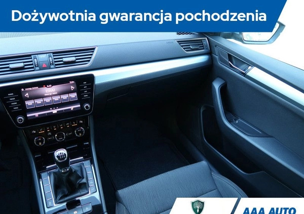 Skoda Superb cena 77000 przebieg: 102841, rok produkcji 2019 z Siedlce małe 326
